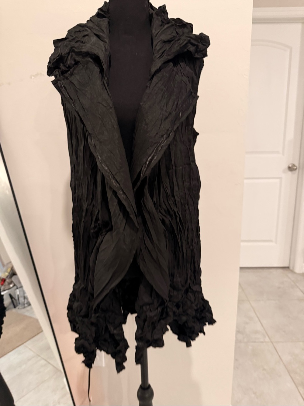 Lindi Black Draped Crinkle Vest - Picture 2 of 11